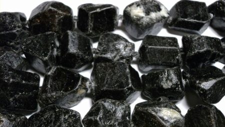 Черен турмалин - как да използваме лечебни камъни