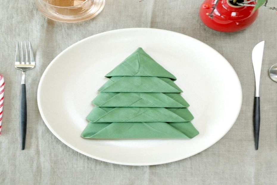 Как да сгънем салфетките за Коледа по няколко интересни начина