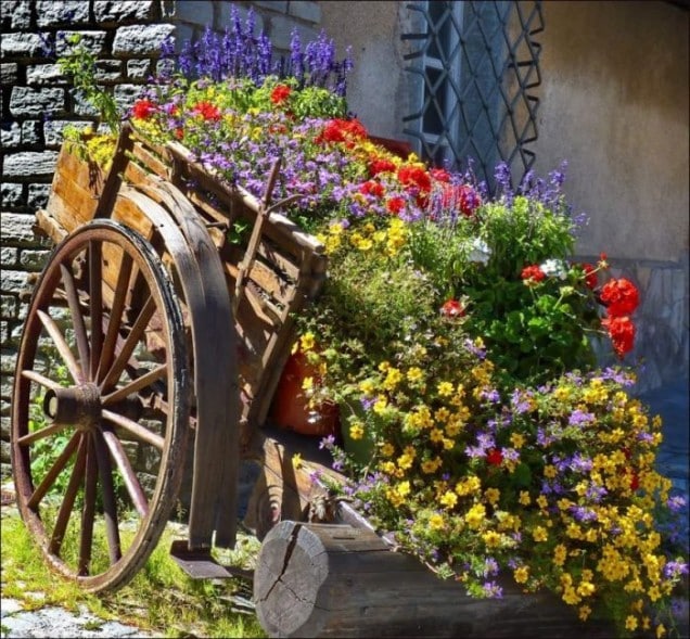 каруца с цветя - как да вдъхнем нов живот на старата каруца