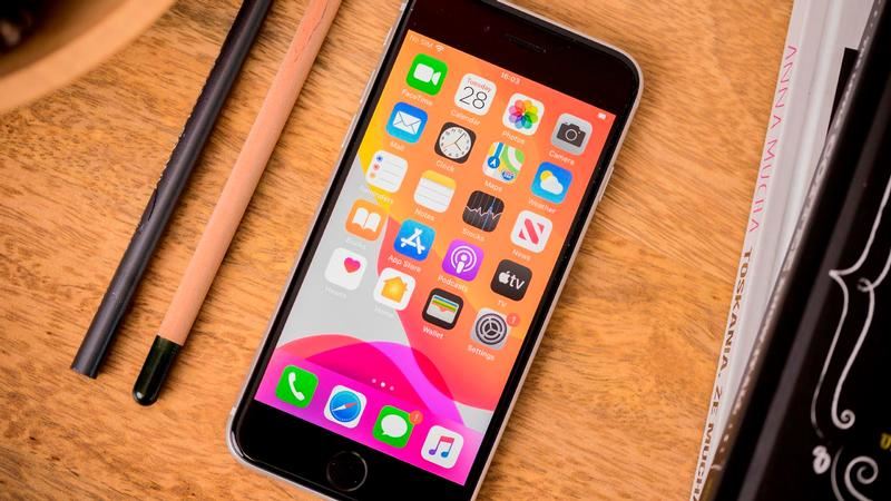 Apple iPhone SE 2 или SE Plus - 2022 - най-добрите телефони и смартфони за 2022 година
